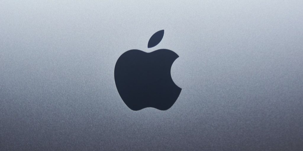 Apple logo on mac.jpg